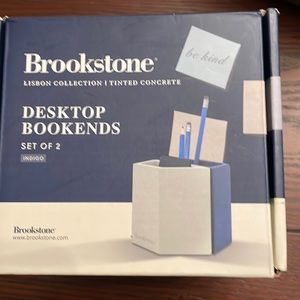 Desktop bookends/pen cups